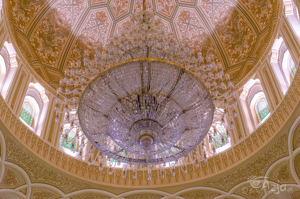 Główna sala meczetu Sułtana Kabusa