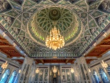 Główna sala Wielkiego Meczetu Sułtana Kabusa